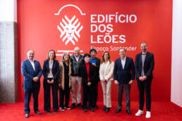 Foto oficial dos organizadores do evento, incluindo os arquitetos Tezuka, a Fundação no Espaço Santander.