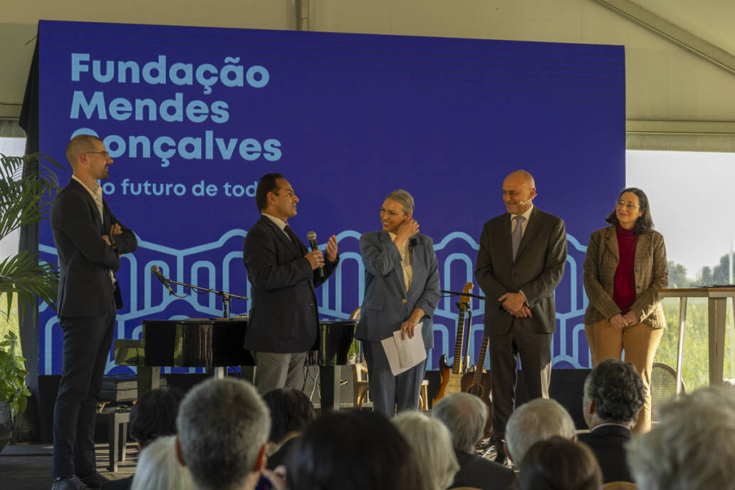 Representante da Aga Khan a falar sobre Acordo de Colaboração