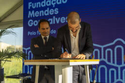 Tiago Pereira assina acordo
